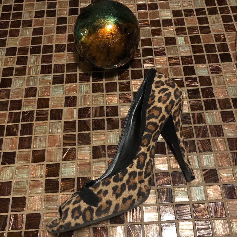 Leopard pumps